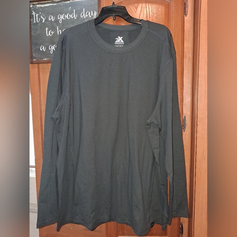 Zero Exposure Men's Black Long-Sleeve Crewneck Pullover Shirt In A Size 3XL.